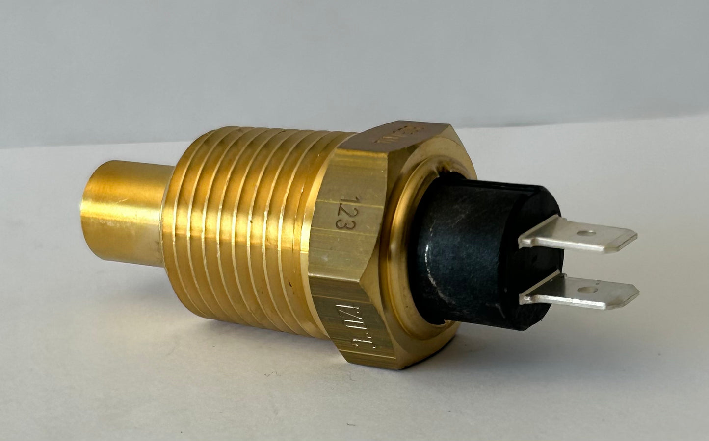 Temp Sender 1/2"-14NPTF 40-120c 287-23ohms 805/1/4 [VDO][320 715]