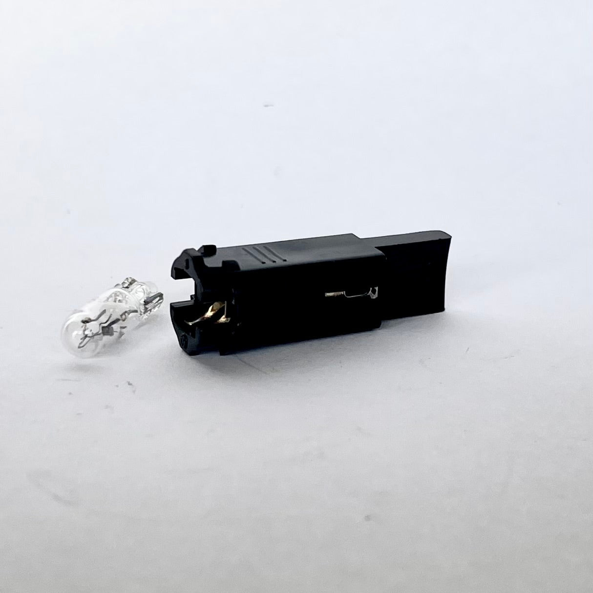 4.6MM Bulb Holder 12V  2.0W  Mini Wedge W5 [VDO] [240 009]