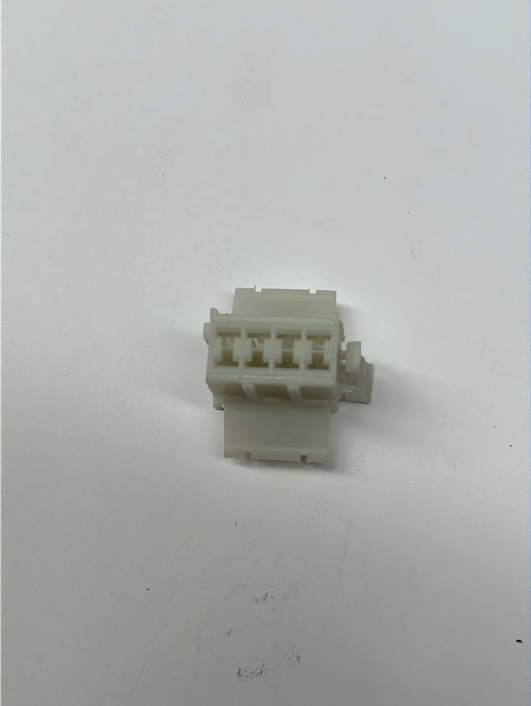 1318 Connector White A [ROBINSON(RI)] [1318 WHTPLUG]